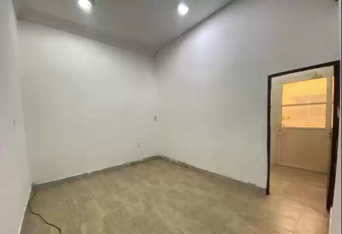 Residential Ready Property 2 Bedrooms U/F Apartment  for rent in Al Sadd , Doha #15671 - 1  image 